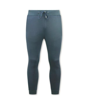 
Huisbroek Heren - Sweatpants - 6866 - Blauw - <p><strong><strong>Specificaties:</strong><strong><br /></strong></strong>- Huisbroek Heren - Sweatpants<br />- Seizoen: Voorjaar / Najaar<br />- Pasvorm: Slim Fit<br />- Materiaal: 80% Katoen, 20% Polyester<br />- Weefsel: Dik geweven<br />- Zakken: 2 Steek zakken <br />- Wasvoorschrift: Machinewas 30 graden <br />- Beschikbare maten:   S - M - L - XL - XXL <strong><br /></strong></p>