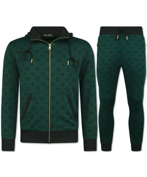 
Joggingpak Heren Volwassenen - Trainingspak Heren - Huispak Heren - Twinset - 5036 - Groen - <p><strong>Specificaties:<br /></strong>- Trainingspakken Heren / Joggingpak Heren Volwassenen<br />- Seizoen: Zomer<br />- Mouwen: Lange Mouw<br />- Patroon: Print <br />- Zakken Vest: 2 Steekzakken<br />- Zakken broek: 2 Steekzakken<br />- Materiaal: 20% Katoen , 80% Polyester<br />- Weefsel: Dun geweven<br />- Pasvorm: Slim Fit, <br />- Pasvorm broek: Slim Fit<br />- Wasvoorschrift: Machinewas 30 graden, Binnenste buiten wassen <br />- Beschikbare maten: S - M - L - XL - XXL</p>