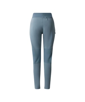
85% Gerecycleerd Polyester, 15% Elastaan. Stof: Zachte aanraking. Ontwerp: Logo, eenvoudig. Stoftechnologie: Duurzame waterafstotende afwerking, PFC-vrij, PFOA-vrij, PFOS-vrij, Stretch. Schuurvrije naden, platte gesloten naden, elastische panelen. Zakken: 1 veiligheidszak, rits, 1 achterzak. Tailleband: Binnenkoord. Hoge prestaties. Zonneschatting: UPF 50+.