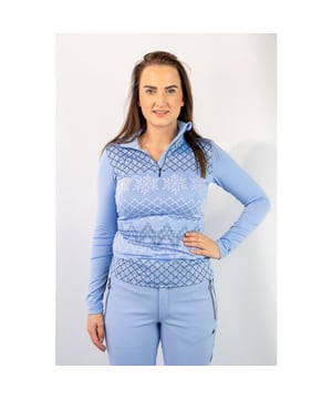 
Luhta Puolakkavaara Dames Pully

 Maak kennis met de Luhta Puolakkavaara Dames Pully, een veelzijdige en stijlvolle aanvulling op je wintergarderobe. Deze pully biedt niet alleen ultiem comfort, maar ook een tijdloos ontwerp dat je warm houdt en er fantastisch uit laat zien, of je nu op de skipiste bent of gewoon geniet van een winterse wandeling. De Luhta Puolakkavaara Dames Pully valt op door zijn eenvoudige en tijdloze ontwerp. De effen kleur en de strakke lijnen zorgen voor een klassieke uitstraling, waardoor deze pully perfect past bij diverse winteroutfits. Draag hem als een warme tussenlaag of als een stijlvolle top op zichzelf. Deze pully biedt ongeëvenaard comfort dankzij de hoogwaardige materialen en vakmanschap.

 Luhta Puolakkavaara Dames Ski Pulli 

 Het zachte en ademende materiaal voelt heerlijk aan op de huid, terwijl het je warm houdt op koude dagen. De ritssluiting aan de voorkant maakt het gemakkelijk om de pully aan