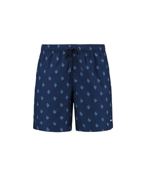 
De MIKE zwemshort van Shiwi is een comfortabele en duurzame keuze met een zomerse uitstraling. Deze heren zwemshort met koraalprint heeft een regular fit en is gemaakt van 100% gerecycled polyester. De elastische tailleband met trekkoord zorgt voor een verstelbare pasvorm, ideaal voor strand of zwembad.