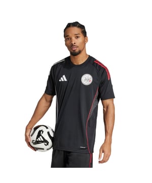 
Adidas Ajax Training Voetbalshirt Heren

 Ontdek het Adidas Ajax Training Voetbalshirt, ontworpen voor zowel jongens als meisjes die hun steun voor de iconische Amsterdamse club willen tonen. Dit elegante zwartgekleurde shirt is vervaardigd uit hoogwaardig polyester, wat zorgt voor ademend vermogen en comfort tijdens elke training en wedstrijd. Perfect voor jonge voetballers die zowel stijl als functionaliteit waarderen, dit shirt zorgt ervoor dat je er goed uitziet op het veld.

 Neem je passie voor Ajax naar een hoger niveau

 Een veelgestelde vraag is: "Waarom is een goed voetbaltshirt belangrijk?" Het Adidas Ajax Training Voetbalshirt geeft je niet alleen de uitstraling van een professional, maar draagt ook bij aan je prestaties. Doordat het shirt comfortabel en lichtgewicht is, kun je je volledig focussen op het spel zonder afleiding. Het is een essentieel onderdeel van je sportgarderobe en helpt je om topprestaties neer te
