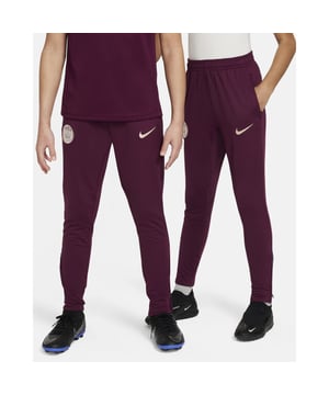 
Introductie: Ontdek de sfeer van sportieve elegantie en authentieke kwaliteit met de exclusieve NIKE psg y nk df strk pant kpz, een toonbeeld van fijn ontworpen replica trainingsbroek voor jongens. Deze trainingsbroek, uitgevoerd in opvallend rood, combineert moeiteloos comfort en stijl, en belichaamt de outdoor levenstrend van onze nieuwste 2024 collectie. Vertegenwoordigend de hoogwaardige duurzaamheid en kwaliteit waar NIKE om bekend staat, is deze trainingsbroek uw ideale partner, of het nu gaat om een casual uitje of een avontuur in de natuur. Voordelen: De NIKE psg y nk df strk pant kpz biedt de ideale balans tussen functionaliteit en modieuze flair, perfect voor elke gelegenheid. Deze trainingsbroek is ontworpen om uw ervaring te verrijken en elke verwachting te overtreffen. Elk detail is zorgvuldig overwogen en ontworpen om aan uw behoeften te voldoen. De NIKE psg y nk df strk pant kpz helpt je om je te onderscheiden in elke menigte, en illustreert de definitie van echte