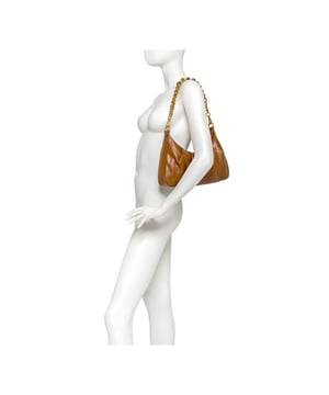 Maak nu de blits met dit topitem van de nieuwe collectie van Gianni Chiarini. Helemaal van deze tijd en makkelijk te combineren.
Gianni Chiarini Bonnnie Tas Leer