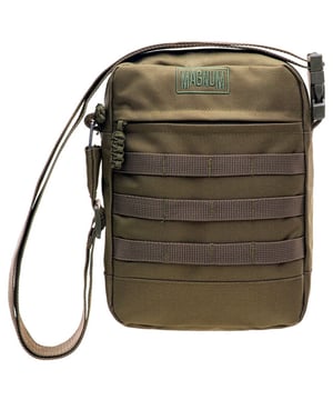 
100% Polyester. Breedte: 24cm. Lengte: 22cm. Hoogte: 8cm. Ontwerp: Logo. Sluiting: SBS Ritssluiting. Verstelbare draagriemen, PALS-systeem, trolleyband. Compartimenten: 1 voorcompartiment, 2 hoofdcompartimenten.