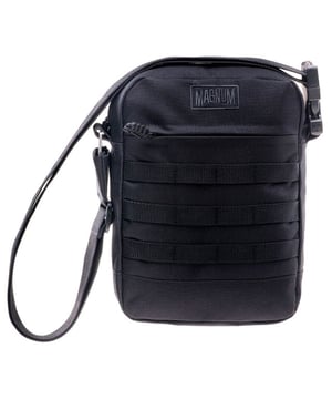 
100% Polyester. Lengte: 26cm. Hoogte: 19cm. Breedte: 15cm. Ontwerp: Logo. Bevestiging: Ritssluiting. Verstelbare schouderriem, Molle-systeem, Afneembare schouderriem. Compartimenten: 1 Hoofdcompartiment. Zakken: 1 Voorzak, Ritssluiting. Capaciteit: 2L.