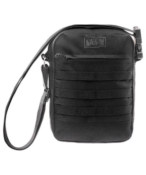 
100% Polyester. Lengte: 26cm. Hoogte: 19cm. Breedte: 15cm. Ontwerp: Logo. Bevestiging: Ritssluiting. Verstelbare schouderriem, Molle-systeem, Afneembare schouderriem. Compartimenten: 1 Hoofdcompartiment. Zakken: 1 Voorzak, Ritssluiting. Capaciteit: 2L.