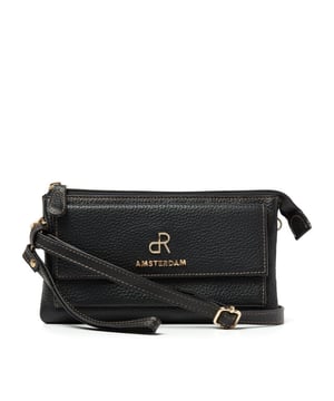 
Afmetingen: 20.00 cm breed x 11.00 cm hoog x 4.00 cm diep <p>Deze tas van rundleder is multifunctioneel in gebruik en door de afneembare en  verstelbare schouderband en polsband, zowel als schoudertas als clutch te  gebruiken. De tas is afsluitbaar met een bovenrits en heeft twee opbergvakken en daar tussen een steekvakje. Daarnaast zijn er nog zes creditcardvakken, een telefoonvak, keycord en een spiegeltje te vinden. De achterzijde van de tas heeft een ritsvak en de voorzijde heeft een steekvak afsluitbaar met drukknop, beide voor het meenemen van kleinere spullen welke je snel wilt kunnen pakken.</p>