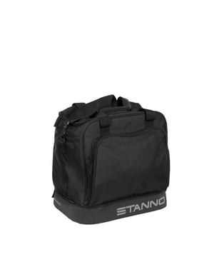
Introductie: Ontdek de unieke wereld van comfort en stijl met de nieuwe STANNO Pro Backpack Prime. Als onderdeel van onze nieuwste collectie voetbaltassen, biedt deze rugzak een fusie van functie en mode. Verkrijgbaar in een elegant zwart-wit kleurenschema, is de STANNO Pro Backpack Prime een essentieel accessoire voor elke voetballer die gelooft in het uitvoeren van zijn sport met flair. Voordelen: In de snelle wereld van het voetbal is het van cruciaal belang om een accessoire te hebben dat niet alleen dient als een opslagruimte voor uw uitrusting, maar ook als een verlengstuk van uw stijl. De STANNO Pro Backpack Prime is ontworpen om aan beidde behoeften te voldoen. Deze tas is ontworpen voor maximale duurzaamheid en efficiëntie, waardoor het de ideale metgezel is voor elke voetbalsessie. Ondanks zijn slanke vormgeving, biedt hij voldoende ruimte voor uw voetbaluitrusting en andere benodigdheden. Belangrijkste kenmerken: Elk element van de STANNO Pro Backpack Prime is zorgvuldig