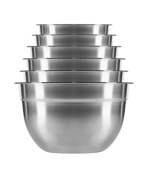 
Vul het keukengerei aan met deze Krumble Mengkommen met deksels Een mengkom is een echte must voor in iedere keuken. Het is dé tool waarmee je een salade klaar kunt maken, makkelijk stokbrood in kunt serveren of afval in kunt scheiden. Daarom doet het je goed om te investeren in kwalitatief goed materieel, zoals de Krumble Mengkommen. Door het hoogwaardige RVS zijn de kommen makkelijk schoon te maken en door de verschillende afmetingen zijn de kommen makkelijk op te bergen door ze in elkaar te leggen. De inhoud van de kommen is als volgt: 1.5L, 2L, 2.5L, 3L, 4L en 5L. Maak het koken net even wat leuker en makkelijker door deze handige set in huis te halen.  Productkenmerken en voordelen Het bakgerei wordt geleverd als set van 6 inclusief 6 deksels  Materiaal: RVS Inhoud: 1.5L, 2L, 2.5L, 3L, 4L en 5L De kommen zijn vaatwasser bestendig LET OP: De kunststof deksels zijn NIET vaatwasserbestendig diepvries bestendig Makkelijk in elkaar op te bergen Geschikt voor het maken van ijs, taart, salade of wat je maar kan bedenken  Geleverd als set van zes Deze mengschalen zijn gemaakt van RVS. Hierdoor zijn de komen geschikt voor het bereiden van tal van gerechten. Zo kun je ook uitstekend eiwit scheiden van eidooiers en deze kloppen tot een luchtig geheel. Dit maakt deze beslagkom ook erg geliefd om mee te bakken en dankzij de set van zes, is er voor iedere creatie een passende kom te gebruiken. Deze kommen zijn geschikt voor de vaatwasser. De deksels zijn dat niet. Na langdurig gebruik zijn de kommen nog steeds van uitstekende kwaliteit. Vul je bakgerei verder aan en kies voor deze ijzersterke set van Krumble.   Materiaal: RVSKleur: ZilverAfmetingen: Hoogte: 14CM x breedte: CM x Lengte: CM