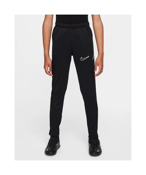 
Introductie: De Nike Academy trainingbroek voor grote kinderen is de perfecte keuze voor jonge voetballers die op zoek zijn naar comfort en prestatie tijdens hun trainingen. Met het iconische Nike design en de high-tech materialen is deze broek een must-have voor elke jonge sporter. Voordelen: De Nike Academy trainingbroek is gemaakt van Nike's Dri-FIT technologie, waardoor zweet snel wordt afgevoerd en je droog en comfortabel blijft tijdens intensieve trainingssessies. De broek heeft een comfortabele pasvorm met elastische tailleband en taps toelopende pijpen voor optimale bewegingsvrijheid op het veld. De zijzakken met ritssluiting zorgen ervoor dat je belangrijke spullen veilig kunt opbergen tijdens het sporten. Belangrijkste kenmerken: De Nike Academy trainingbroek voor grote kinderen is verkrijgbaar in de kleur zwart en is voorzien van het iconische Nike swoosh logo op de voorkant. De broek is gemaakt van hoogwaardige materialen die lang meegaan en bestand zijn tegen intensief