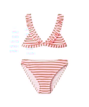 
De NKFZALEY bikini set van Name It is perfect voor zonnige dagen aan het strand of in het zwembad. De combinatie van een kleurrijke streepprint en speelse ruches geeft deze meisjesbikini een vrolijke, trendy uitstraling waar kinderen zich zelfverzekerd en vrij in voelen. Ideaal voor zomerse avonturen in én rondom het water.