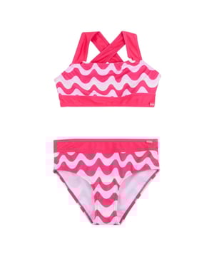 
85% Gerecycleerd Polyester, 15% Elastaan. Stof: Stretch, Structuur, Badstof. Ontwerp: Logo, Streep, Golvend. Rug Stijl: Kruisrug. Bevestiging: Pull-On. Halsuitsnijding: Vierkant. Waistline: Elastiek. Gemerkt tabblad. Stoftechnologie: UV-bescherming. Pasvorm: Goede pasvorm. Inhoud: 1 Bikinibroekje, 1 Bikinitopje. Let op: Lichte schuimrubberen bekers in de maten 13+.. Zonne-rating: UPF 30+.
