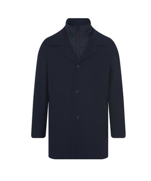 
Campbell Mantel biedt de perfecte balans tussen stijl en functionaliteit. Deze navy mantel, gemaakt van 48% polyester, 36% polyamide en 16% nylon, is waterafstotend en ideaal voor kantoor. Met een klassieke kraag, een rits- en knoopsluiting en handig geplaatste zakken blijft je warm en droog tijdens regenachtige dagen. Campbell staat bekend om zijn hoogwaardige kledingstukken die zowel stijlvol als praktisch zijn. Perfect voor de moderne professional. - Over het merk: De herenkleding van Campbell is klassiek met een moderne twist voor een doelgroep die vol van het leven geniet. Campbell heeft warme trendkleuren, prints en materialen in het assortiment. De comfortabele pasvorm van de kledingstukken biedt een heerlijk draagcomfort en voldoende bewegingsruimte. Ieder kledingstuk van Campbell wordt gemaakt van hoogwaardige stoffen en is perfect afgewerkt.