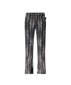 
Super Rebel Speak Ski Trousers – High Waisted Softshell Broek voor Meisjes
 
De Super Rebel Speak Ski Trousers combineren functionaliteit met stijl voor actieve meisjes die optimaal willen presteren op de piste. Deze high waisted softshell broek is ontworpen voor comfort en bescherming tegen de elementen.
 
Belangrijkste Kenmerken:
    Model: Speak Ski Trousers<br />    Kleur: Zwart Combi (942-Devil Eye Black)<br />    Segment: Ski<br />    Doelgroep: Meisjes (116-176)<br />   
Omschrijving: De Speak Ski Trousers zijn ideaal voor meisjes die een hoge taillebroek zoeken die zowel modieus als functioneel is. Deze broek biedt een uitstekende pasvorm door de high waisted stijl en de elastische tape in de tailleband. Het 4-way stretch softshell materiaal zorgt voor maximale bewegingsvrijheid en comfort. De broek is uitgerust met ritszakken, een veiligheidspad op de onderbenen en een dubbele knoop voor extra veiligheid en een goede pasvorm.