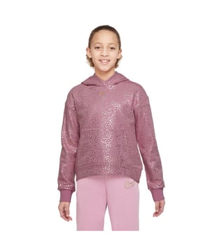 
Betreed de wereld van opvallende stijl en uitstekend comfort met de Nike Sportswear Fleece hoodie speciaal ontworpen voor meisjes. Dit rode wonder is niet alleen een modieus item, maar levert ook dagelijks plezier met een gezellige warmte die speciaal is ontworpen om elke storm te trotseren. Het is een ideale optie voor meisjes die hun dag graag actief doorbrengen, maar ook degenen die genieten van een comfortabele, casual look. De Nike Sportswear Fleece Benadrukt zijn krachtige voordelen op het gebied van comfort en stijl. Het is stijlvol en tegelijkertijd ongelooflijk praktisch. Het rode fleece materiaal is zacht en warm, perfect voor de koelere dagen. Bovendien benadrukt de verstelbare capuchon zijn weersbestendige eigenschappen, wat betekent dat uw kinderen zijn beschermd tegen wind en regen. Met bijzondere aandacht voor de kenmerken van dit product, stelt Nike niet teleur. De trui heeft een ontspannen pasvorm, ideaal voor beweging en spel. De ribgebreide manchetten zorgen voor