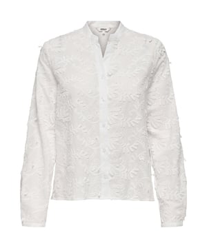 
Deze witte blouse van Only gemaakt van katoen, heeft het een normale lengte en een normaal passend model dat soepel langs het lichaam valt zonder te strak te zijn. De prachtige applicaties in dezelfde tint geven een verfijnde, uitstraling die je outfit direct opwaardeert. De hals met een klein boordje zorgt voor een nette afwerking en nodigt uit om te combineren met een vest of een nette blazer. Doordat de pasvorm vrij klassiek is, kun je hem zowel los dragen als half in een broek stoppen voor een speelse touch. Het merk Only levert hier een tijdloze blouse die makkelijk meebeweegt in je dagelijkse ritme en bij verschillende gelegenheden past. De katoenen stof ademt prettig en behoudt zijn vorm, waardoor je look de hele dag fris blijft.