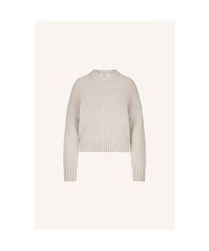 
De sonny bulky pullover is jouw nieuwe favoriete casual pullover met een comfortabele, normale pasvorm en een zachte wolblend. Dankzij de korte fit en verlaagde schoudernaden krijgt hij een moderne twist. Perfect voor elke dag, met lange mouwen en een klassieke ronde halslijn. Combineer de pullover met onze benji cheetah pants voor jouw favoriete outfit. Ideaal voor een relaxte, stijlvolle look.Kwaliteit40% acrylic, 35% alpaca, 13% wool, 12% polyamid