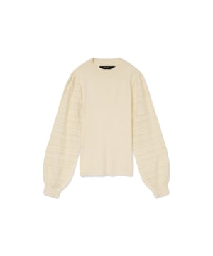 
De ecru kleurige trui dames van het populaire merk Vero Moda is gemaakt van hoogwaardige materialen, namelijk 52% viscose, 28% polyester en 20% polyamide of nylon. Deze combinatie zorgt voor een comfortabele pasvorm en een zachte touch van de stof. De trui is perfect voor de koudere dagen en geeft een trendy touch aan elke outfit. Het tijdloze design en de neutrale kleur maken deze trui geschikt voor elke gelegenheid. Combineer de trui met een jeans of rok voor een casual look, of draag hem over een jurk voor een meer geklede outfit. Met deze trui ben je verzekerd van een stijlvolle en comfortabele look. Bestel nu deze prachtige ecru kleurige trui dames van Vero Moda en voeg een must-have item toe aan je kledingcollectie!