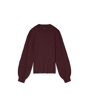 
Deze fuchsia kleurige trui voor dames is een absolute must-have voor jouw garderobe. Deze prachtige trui is gemaakt van hoogwaardige materialen, namelijk 52% viscose, 28% polyester en 20% polyamide of nylon. Het merk Vero Moda staat bekend om zijn trendy en eigentijdse ontwerpen en dat is zeker terug te zien in deze trui.en#10;en#10;Deze trui heeft een mooie ronde hals en lange mouwen, wat zorgt voor een comfortabele en tijdloze uitstraling. De felle fuchsia kleur zorgt voor een opvallende touch en is perfect om jouw outfit een boost te geven. Dankzij de regular fit pasvorm valt de trui mooi om het lichaam en geeft het je een vrouwelijke silhouet.en#10;en#10;De combinatie van viscose, polyester en polyamide zorgt voor een zachte en soepele stof die comfortabel aanvoelt op de huid. Daarnaast zorgt het voor een goede ventilatie en is het dus ook geschikt voor de wat warmere dagen. Deze trui is perfect voor elke gelegenheid, of het nu een casual dagje uit is of een chique etentje.en#10;en#10;Maak jouw kledingkast compleet met deze prachtige fuchsia trui van Vero Moda. Bestel hem nu in onze webshop en geniet van snelle levering en gratis verzending. Met deze trui ben jij helemaal klaar voor het komende seizoen!