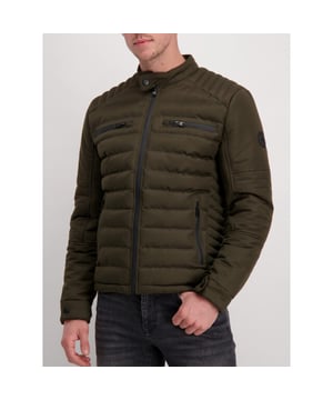 
<p>Stoer heren jack van Cars Jeans. Dit heren jack is de perfecte oplossing voor het kwakkelende Nederlandse weer.</p>
<ul>
<li>Regular fit</li>
<li>2 Steekzakken</li>
<li>1 Binnenzak</li>
<li>100% Polyester</li>
<li>artikel: 62337</li>
</ul>