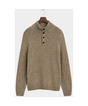 
Gant Half Zip Bruin Wool blend Neps Half Buttoned 8040232/295 met artikelcode8040232/295 .  van het materiaal 31% RWol / 29% Lamswol / 20% Viscose / 20% Gerecycled Polyamide. Extra specificaties: , , , , kleur Bruin.