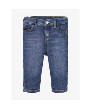 
Stretch jeans in een 5 pocket model. De jeans heeft verstelbaar elastiek in de taille, knoop- en ritssluiting, steekzakken aan de voorzijde en opgestikte zakken aan de achterkant. 