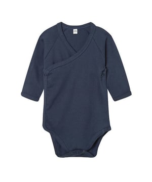 
100% gekamd ringgesponnen katoen. Stof: Gekamd. Ontwerp: Eenvoudig. Manchet: Gebonden. Mouwtype: Raglan met lange mouwen, Raglan met lange mouwen. Halslijn: Stretchboord, V-hals. Interlockstiksel, afscheurlabel, wikkel. Bevestiging: Nikkelvrij, Popper. 200gsm. Stijl: Kimono. Duurzaamheid: Oeko-Tex Standaard 100 gecertificeerd, Biologisch, Veganistisch. 3-6 jaar: 17,5 in. 6-12 maanden: 19 in.