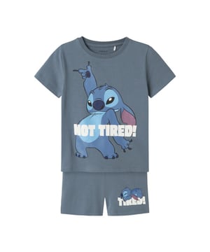 
De korte pyjama set van Name It is perfect voor jongens die houden van comfort én hun favoriete Disney-karakter Stitch. Met een blauwe kleur en een speelse print van Stitch is deze shortama een echte blikvanger voor bedtijd.