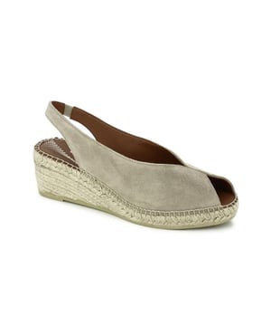
De 2200 vitello-desert van Viguera is een echte blikvanger. De 2200 vitello-desert is uitgevoerd in de kleur Beige (vitelo desert). Bekijk ook onze overige collectie van Viguera op onze webshop!