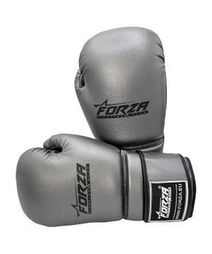 
De Forza Fighting Artificial 75 Leren Bokshandschoenen hebben een fraaie antiek look en zijn afgewerkt met een gaaf accent van zwart premium synthetisch leer. Door de brede maatboog is het zelfs al voor de allerjongste vechters mogelijk om te starten met deze Forza Antique Silver bokshandschoenen. Ook voor de gevorderde vechter zijn deze bokshandschoenen perfect. <br><br><p> Maattabel:Â  </p> <table cellpadding="2" cellspacing="0" border="1" style="width: 100%; border-collapse: collapse;"> <tbody> <tr> <td> <b>Â Maat</b> </td> <td> <b>Â 8oz</b> </td> <td> <b>Â 10oz</b> </td> <td> <b>Â 12oz</b> </td> <td> <b>Â 14oz</b> </td> <td> <b>16ozÂ </b> </td> <td> <b>Â 18oz</b> </td> </tr> <tr> <td> Â Handomtrek </td> <td> Â 14-17cm </td> <td> Â 17-19cm </td> <td> Â 19-22cm </td> <td> Â 22-24cm </td> <td> Â 24-26cm </td> <td> Â 26+ </td> </tr> <tr> <td> Â Gewicht </td> <td> Â 40-50kg </td> <td> Â 50-60kg </td> <td> 60-75kgÂ  </td> <td> Â 75-85kg </td> <td> Â 85-92kg </td> <td> Â 92+ </td> </tr> </tbody> </table>