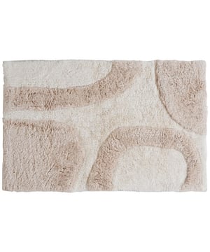 
Introduceer design en comfort in je badkamer met Badmat Baily! Gemaakt van zacht katoen, biedt deze badmat een heerlijk gevoel onder je voeten. Wat deze badmat speciaal maakt, is het organische 3D-dessin. Samen met de natuurlijke tinten van de mat geeft Baily elke badkamer een moderne en natuurlijke uitstraling. De badmat is voorzien van een antisliplaag aan de onderkant. Voor de beste zorg raden we de volgende onderhoudsvoorschriften aan: machinewas op 30° en vervolgens aan de lucht laten drogen. Badmat Baily is verkrijgbaar in de volgende maten: 50 x 80 cm en 60 x 100 cm. Merk: Veer Carpets Materiaal: Katoen Kleur: Creme EAN: 8720791960681