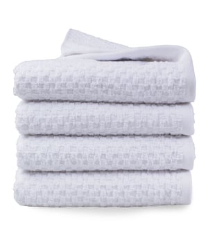 
Deze subtiele elegante luxe handdoek geweven “POPCORN WEAVE” mogen niet in uw badkamer ontbreken!Deze set handdoeken popcorn weave zijn gemaakt van goede kwaliteit badstof (hotel kwaliteit), dat vocht makkelijk en snel opneemt. Ga voor comfort en gemak met de lekker zachte popcorn weave handdoeken! Deze mooie handdoeken heb je in verschillende frisse kleuren en worden per 4 stuks geleverd. Deze stijlvolle handdoeken zijn een perfecte aanvulling op je badtextiel. De handdoeken voelen lekker zacht en comfortabel aan. De handdoeken worden namelijk van 100% gekamde katoen gemaakt. Katoen absorbeert vocht goed en is zacht voor de huid. Door het goede absorptievermogen droog jij je bovendien in een handomdraai lekker af.KleurenDe popcorn weave collectie is verkrijgbaar in 8 frisse kleuren; wit, crème, taupe, licht grijs, antraciet, ijsblauw, mint groen en oud roze.MatenDe handdoeken hebben een formaat van 50x100 cm. Wanneer dit wat te klein is, is er naast deze serie ook een groter model beschikbaar in de maat 70x140 cm.MaterialenDe handdoeken zijn gemaakt van hoogwaardige kwaliteit gekamde katoen (100%) en hebben een dikte van 420 gram per vierkante meter.Wasvoorschriften·        Wassen voor gebruik. De handdoeken kunnen gewassen worden tot 60 °C. Wassen in een niet te volle wastrommel, zodat het water goed door de doeken kan spoelen. Wassen bij voorkeur zonder wasverzachter.·        De handdoeken mogen in de droger mits op een lage temperatuur. Dit om beschadiging aan de vezels te voorkomen.·        Wassen met gelijke kleuren.·        Let op! gebruik geen producten met witmakers of bleekmiddelProduct specificaties:·        100% gekamde katoen·        popcorn geweven·        duurzaam, strek en absorberend·        Gram per vierkante meter: 420 g/m2·        50 x 100 cm·        Set van 4 handdoeken·        Wassen tot 60 graden·        Drogen in de droger mits op een lage temperatuur·        BSCI - gecertificeerd·        OEKO-TEX Made in Green - gecertificeerd·        Code of conduct - Afmeting: 50 x 100 - Kleur: Wit - Materiaal: Katoen