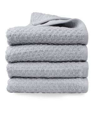 
Deze subtiele elegante luxe handdoek geweven “POPCORN WEAVE” mogen niet in uw badkamer ontbreken!Deze set handdoeken popcorn weave zijn gemaakt van goede kwaliteit badstof (hotel kwaliteit), dat vocht makkelijk en snel opneemt. Ga voor comfort en gemak met de lekker zachte popcorn weave handdoeken! Deze mooie handdoeken heb je in verschillende frisse kleuren en worden per 4 stuks geleverd. Deze stijlvolle handdoeken zijn een perfecte aanvulling op je badtextiel. De handdoeken voelen lekker zacht en comfortabel aan. De handdoeken worden namelijk van 100% gekamde katoen gemaakt. Katoen absorbeert vocht goed en is zacht voor de huid. Door het goede absorptievermogen droog jij je bovendien in een handomdraai lekker af.KleurenDe popcorn weave collectie is verkrijgbaar in 8 frisse kleuren; wit, crème, taupe, licht grijs, antraciet, ijsblauw, mint groen en oud roze.MatenDe handdoeken hebben een formaat van 50x100 cm. Wanneer dit wat te klein is, is er naast deze serie ook een groter model beschikbaar in de maat 70x140 cm.MaterialenDe handdoeken zijn gemaakt van hoogwaardige kwaliteit gekamde katoen (100%) en hebben een dikte van 420 gram per vierkante meter.Wasvoorschriften·        Wassen voor gebruik. De handdoeken kunnen gewassen worden tot 60 °C. Wassen in een niet te volle wastrommel, zodat het water goed door de doeken kan spoelen. Wassen bij voorkeur zonder wasverzachter.·        De handdoeken mogen in de droger mits op een lage temperatuur. Dit om beschadiging aan de vezels te voorkomen.·        Wassen met gelijke kleuren.·        Let op! gebruik geen producten met witmakers of bleekmiddelProduct specificaties:·        100% gekamde katoen·        popcorn geweven·        duurzaam, strek en absorberend·        Gram per vierkante meter: 420 g/m2·        50 x 100 cm·        Set van 4 handdoeken·        Wassen tot 60 graden·        Drogen in de droger mits op een lage temperatuur·        BSCI - gecertificeerd·        OEKO-TEX Made in Green - gecertificeerd·        Code of conduct - Afmeting: 50 x 100 - Kleur: Licht Grijs - Materiaal: Katoen