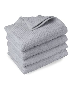 
Deze subtiele elegante luxe handdoek geweven “POPCORN WEAVE” mogen niet in uw badkamer ontbreken!Deze set handdoeken popcorn weave zijn gemaakt van goede kwaliteit badstof (hotel kwaliteit), dat vocht makkelijk en snel opneemt. Ga voor comfort en gemak met de lekker zachte popcorn weave handdoeken! Deze mooie handdoeken heb je in verschillende frisse kleuren en worden per 4 stuks geleverd. Deze stijlvolle handdoeken zijn een perfecte aanvulling op je badtextiel. De handdoeken voelen lekker zacht en comfortabel aan. De handdoeken worden namelijk van 100% gekamde katoen gemaakt. Katoen absorbeert vocht goed en is zacht voor de huid. Door het goede absorptievermogen droog jij je bovendien in een handomdraai lekker af.KleurenDe popcorn weave collectie is verkrijgbaar in 8 frisse kleuren; wit, crème, taupe, licht grijs, antraciet, ijsblauw, mint groen en oud roze.MatenDe handdoeken hebben een formaat van 70x140 cm. Wanneer dit wat te groot is, is er naast deze serie ook een kleiner model beschikbaar in de maat 50x100 cm.MaterialenDe handdoeken zijn gemaakt van hoogwaardige kwaliteit gekamde katoen (100%) en hebben een dikte van 420 gram per vierkante meter.Wasvoorschriften·        Wassen voor gebruik. De handdoeken kunnen gewassen worden tot 60 °C. Wassen in een niet te volle wastrommel, zodat het water goed door de doeken kan spoelen. Wassen bij voorkeur zonder wasverzachter.·        De handdoeken mogen in de droger mits op een lage temperatuur. Dit om beschadiging aan de vezels te voorkomen.·        Wassen met gelijke kleuren.·        Let op! gebruik geen producten met witmakers of bleekmiddelProduct specificaties:·        100% gekamde katoen·        popcorn geweven·        duurzaam, strek en absorberend·        Gram per vierkante meter: 420 g/m2·        70 x 140 cm·        Set van 4 badlakens·        Wassen tot 60 graden·        Drogen in de droger mits op een lage temperatuur·        BSCI - gecertificeerd·        OEKO-TEX Made in Green - gecertificeerd·        Code of conduct - Afmeting: 70 x 140 - Kleur: Licht Grijs - Materiaal: Katoen