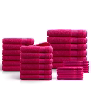 
Verwen jezelf met de ultieme luxe van de DoubleDry Hotel Handdoeken set in een prachtige fuchsia roze kleur. Deze 30-delige set, bestaande uit badlakens, handdoeken en washandjes, brengt het comfort en de kwaliteit van een hotelervaring naar je eigen badkamer. Geniet van de zachtheid en het uitstekende absorptievermogen van 100% katoen, waardoor je huid heerlijk droog en verwend aanvoelt na elk gebruik.Deze handdoeken zijn vervaardigd uit hoogwaardig 500 g/m² katoen, wat zorgt voor een extra dikke en pluizige textuur. De set is niet alleen heerlijk zacht, maar ook duurzaam en gemakkelijk te onderhouden. De handdoeken zijn voorzien van een handige ophanglus, waardoor je ze netjes kunt ophangen. De fuchsia roze kleur voegt een vrolijke en stijlvolle touch toe aan je badkamerinrichting. Bovendien zijn deze handdoeken BSCI- en Oekotex-gecertificeerd, wat betekent dat ze geproduceerd zijn met respect voor mens en milieu.Materiaal100% katoenKleurRozeGewicht6.55 kgGram per vierkante meter500 g/m2Set bestaat uit6 badlakens, 12 handdoeken en 12 washandjesAfmetingen6x 70x140cm, 12x 50x100 cm, 12x 16x21cmWasvoorschrift60 °C, normaal programmaWassen totWassen tot 60 gradenDrogen in de drogerDrogen in de droger mits op een lage temperatuurCertificeringenBSCI - gecertificeerd, Oekotex - gecertificeerdAantal stuks in verpakking30 stuk(s)Afmetingen verpakking25 cm (hoogte) x 25 cm (breedte) x 25 cm (lengte)