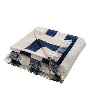 
50% gerecycleerd katoen, 50% katoen. Stoftechnologie: Absorberend, AZO-vrij. Stof: Zachte aanraking. Lengte: 180cm. Breedte: 100cm. Hoogte: 1cm. Ontwerp: Gestreept. Verpakking: Polyzak. 500gsm. Bewuste Tracer. Voldoet aan veiligheidsnorm: EN 14184-1, PCP-getest. Trim: Rand. Duurzaamheid: Sedex.