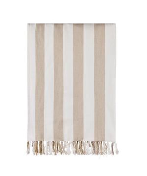 
Materiaal: Gerecycleerd Katoen, Gerecycleerd Polyester. Stoftechnologie: AZO-vrij, Lichtgewicht, Sneldrogend. Lengte: 180cm. Breedte: 80cm. Hoogte: 0,2cm. Ontwerp: Contraststreep, Franje. Verpakking: Polyzak. 200gsm. Duurzaamheid: Amfori, BSCI, GRS gecertificeerd.
