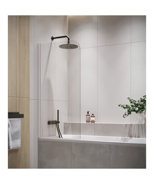 
Badwand Torino chroom is een draaibaar badscherm vervaardigd uit veiligheidsglas. De wand wordt geleverd met profielen en strips. De badwand is gemakkelijk te installeren en al het benodigde montagemateriaal hiervoor is inbegrepen.De wand kan direct op de badrand geplaatst worden. Vanwege het draaibare profiel wat tegen de muur geplaatst wordt, kan de volledige wand worden weggedraaid.Afmetingen: 60 x 140 cmBadwand Torino is behandeld met nano coating, wat ervoor zorgt dat kalk en zeepresten zich minder makkelijk hechten aan het glas. De wand wordt bevestigd in een chroom profiel welke tegen de muur moet worden bevestigd. Onder de wand wordt een rubberen strip geplaatst om het geheel waterdicht te maken. Het plaatsen van de wand in spiegelbeeld is ook mogelijk.Kenmerken- Badwand inclusief profielen en strips- Gemakkelijk te monteren op iedere badrand- Inclusief draaibaar muurprofiel- Merk: Badplaats Kleur: Chroom profiel, Transparant glas
