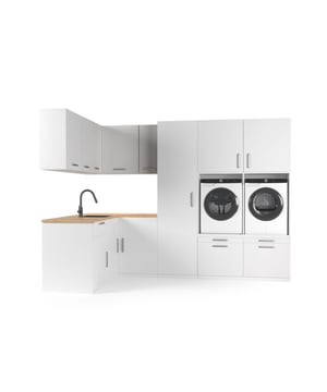 
Ben je op zoek naar een wasmachine kast die praktisch is én je wasruimte een strakke, georganiseerde uitstraling geeft? Met ons modulaire systeem stel je eenvoudig jouw ideale opstelling samen – perfect afgestemd op jouw ruimte en wensen.   De kernmodule – de kast waar de wasmachine en droger in komen – is gemaakt van water- en vochtbestendig multiplex. Deze stevige basis garandeert veiligheid en stabiliteit, zelfs bij intensief gebruik. De bijbehorende zij- en bovenkasten zijn vervaardigd uit hoogwaardig MDF, wat zorgt voor een luxe uitstraling en langdurige kwaliteit.   Draagvermogen van 400 kg – veilig voor zware machines Kiepzekering – voorkomt verschuiven of uitvallen Ventilatierooster – voorkomt oververhitting Modulair systeem – stel jouw ideale opstelling samen 10 cm leidingruimte – strak tegen de muur te plaatsen Uitschuifbaar plateau en opberglade – extra praktisch Verstelbare stalen pootjes – stabiel op elke vloer Ergonomische werkhoogte (65 cm) – geen gebuk meer Trillingsabsorberend en geluidsdempend ontwerp   De wasmachinekast is uitgerust met een ventilatierooster dat de warmte van draaiende machines veilig afvoert. Dankzij het extra sterke frame heeft de kast een draagvermogen van maar liefst 400 kg – ruim voldoende voor een wasmachine én droger. Daarnaast voorkomt een ingebouwde kiepzekering dat apparaten kunnen verschuiven of uit de kast vallen.   Deze wasmachine meubel is volledig modulair. Je kunt meerdere onderdelen eenvoudig koppelen: van extra opberglades en bovenkasten tot werkbladen en zijmodules. Hierdoor creëer je precies de opstelling die jij nodig hebt. Alle modules zijn naadloos met elkaar te verbinden, wat zorgt voor een strak geheel.   Achter de kast is 10 cm ruimte voorzien om leidingen netjes weg te werken. Dankzij de verstelbare stalen pootjes is elke kast stabiel af te stellen, zelfs op ongelijke vloeren. De kernkast is voorzien van een uitschuifbaar plateau en een ruime opberglade, zodat je altijd extra werkruimte en opslag hebt.   De kast wasmachine droger plaatst jouw apparaten op een hoogte van 65 cm – de meest ideale werkhoogte volgens experts. Dit voorkomt bukken en maakt het in- en uitladen van wasgoed veel comfortabeler. Daarnaast is het ontwerp geluidsdempend en trillingsabsorberend, wat bijdraagt aan een stillere wasbeurt.Materiaal: MultiplexKleur: WitAfmetingen: 3200*700*2350 (L*B*H)