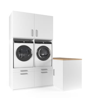 
Ben je op zoek naar een wasmachine kast die praktisch is én je wasruimte een strakke, georganiseerde uitstraling geeft? Met ons modulaire systeem stel je eenvoudig jouw ideale opstelling samen – perfect afgestemd op jouw ruimte en wensen.   De kernmodule – de kast waar de wasmachine en droger in komen – is gemaakt van water- en vochtbestendig multiplex. Deze stevige basis garandeert veiligheid en stabiliteit, zelfs bij intensief gebruik. De bijbehorende zij- en bovenkasten zijn vervaardigd uit hoogwaardig MDF, wat zorgt voor een luxe uitstraling en langdurige kwaliteit.   Draagvermogen van 400 kg – veilig voor zware machines Kiepzekering – voorkomt verschuiven of uitvallen Ventilatierooster – voorkomt oververhitting Modulair systeem – stel jouw ideale opstelling samen 10 cm leidingruimte – strak tegen de muur te plaatsen Uitschuifbaar plateau en opberglade – extra praktisch Verstelbare stalen pootjes – stabiel op elke vloer Ergonomische werkhoogte (65 cm) – geen gebuk meer Trillingsabsorberend en geluidsdempend ontwerp   De wasmachinekast is uitgerust met een ventilatierooster dat de warmte van draaiende machines veilig afvoert. Dankzij het extra sterke frame heeft de kast een draagvermogen van maar liefst 400 kg – ruim voldoende voor een wasmachine én droger. Daarnaast voorkomt een ingebouwde kiepzekering dat apparaten kunnen verschuiven of uit de kast vallen.   Deze wasmachine meubel is volledig modulair. Je kunt meerdere onderdelen eenvoudig koppelen: van extra opberglades en bovenkasten tot werkbladen en zijmodules. Hierdoor creëer je precies de opstelling die jij nodig hebt. Alle modules zijn naadloos met elkaar te verbinden, wat zorgt voor een strak geheel.   Achter de kast is 10 cm ruimte voorzien om leidingen netjes weg te werken. Dankzij de verstelbare stalen pootjes is elke kast stabiel af te stellen, zelfs op ongelijke vloeren. De kernkast is voorzien van een uitschuifbaar plateau en een ruime opberglade, zodat je altijd extra werkruimte en opslag hebt.   De kast wasmachine droger plaatst jouw apparaten op een hoogte van 65 cm – de meest ideale werkhoogte volgens experts. Dit voorkomt bukken en maakt het in- en uitladen van wasgoed veel comfortabeler. Daarnaast is het ontwerp geluidsdempend en trillingsabsorberend, wat bijdraagt aan een stillere wasbeurt.Materiaal: MultiplexKleur: WitAfmetingen: 2000*700*2350 (L*B*H)