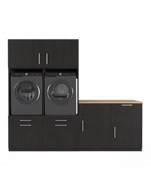 
Ben je op zoek naar een wasmachine kast die praktisch is én je wasruimte een strakke, georganiseerde uitstraling geeft? Met ons modulaire systeem stel je eenvoudig jouw ideale opstelling samen – perfect afgestemd op jouw ruimte en wensen.   De kernmodule – de kast waar de wasmachine en droger in komen – is gemaakt van water- en vochtbestendig multiplex. Deze stevige basis garandeert veiligheid en stabiliteit, zelfs bij intensief gebruik. De bijbehorende zij- en bovenkasten zijn vervaardigd uit hoogwaardig MDF, wat zorgt voor een luxe uitstraling en langdurige kwaliteit.   Draagvermogen van 400 kg – veilig voor zware machines Kiepzekering – voorkomt verschuiven of uitvallen Ventilatierooster – voorkomt oververhitting Modulair systeem – stel jouw ideale opstelling samen 10 cm leidingruimte – strak tegen de muur te plaatsen Uitschuifbaar plateau en opberglade – extra praktisch Verstelbare stalen pootjes – stabiel op elke vloer Ergonomische werkhoogte (65 cm) – geen gebuk meer Trillingsabsorberend en geluidsdempend ontwerp   De wasmachinekast is uitgerust met een ventilatierooster dat de warmte van draaiende machines veilig afvoert. Dankzij het extra sterke frame heeft de kast een draagvermogen van maar liefst 400 kg – ruim voldoende voor een wasmachine én droger. Daarnaast voorkomt een ingebouwde kiepzekering dat apparaten kunnen verschuiven of uit de kast vallen.   Deze wasmachine meubel is volledig modulair. Je kunt meerdere onderdelen eenvoudig koppelen: van extra opberglades en bovenkasten tot werkbladen en zijmodules. Hierdoor creëer je precies de opstelling die jij nodig hebt. Alle modules zijn naadloos met elkaar te verbinden, wat zorgt voor een strak geheel.   Achter de kast is 10 cm ruimte voorzien om leidingen netjes weg te werken. Dankzij de verstelbare stalen pootjes is elke kast stabiel af te stellen, zelfs op ongelijke vloeren. De kernkast is voorzien van een uitschuifbaar plateau en een ruime opberglade, zodat je altijd extra werkruimte en opslag hebt.   De kast wasmachine droger plaatst jouw apparaten op een hoogte van 65 cm – de meest ideale werkhoogte volgens experts. Dit voorkomt bukken en maakt het in- en uitladen van wasgoed veel comfortabeler. Daarnaast is het ontwerp geluidsdempend en trillingsabsorberend, wat bijdraagt aan een stillere wasbeurt.Materiaal: MultiplexKleur: ZwartAfmetingen: 2500*700*2110 (L*B*H)