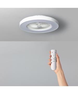 
Stille Plafondventilator Wahlberg 58cm – Energiezuinig & Fluisterstil De Stille Plafondventilator Wahlberg 58cm met 38W motor is de perfecte combinatie van design, functionaliteit en efficiëntie. Met zijn stille werking en optionele LED-verlichting biedt deze ventilator een comfortabele en stijlvolle oplossing voor elk interieur. Lichtoptie: Deze ventilator wordt geleverd met LED-verlichting. Wil je een variant zonder lamp? Bekijk de ventilatoren zonder lamp.  Waarom kiezen voor de Wahlberg plafondventilator?  Extreem stille DC-motor – Ideaal voor slaapkamers en kantoren.  Energiezuinig – Tot 70% lager stroomverbruik dan AC-motoren.  6 snelheden – Van zachte bries tot krachtige luchtstroom.  Omkeerbare functie (Zomer/Winter) – Houdt je koel in de zomer en bespaart energie in de winter.  Stijlvol & veelzijdig – Beschikbaar in verschillende kleuren en formaten.  Technische Specificaties Diameter: 58 cm Maximale afstand tot plafond: 48 cm Aantal snelheden: 6 Geluidsniveau: Slechts 20 dB op laagste stand Geschikt voor ruimtes: Slaapkamer, Woonkamer, Kantoor, Zolder, gang Verlichting: LED CCT-verlichting (Warm, Neutraal, Koud licht) Energieklasse: AA Voeding: Netstroom (230V) Bediening: Afstandsbediening & wandschakelaar & via de telefoon  Eenvoudige bediening met afstandsbediening De Wahlberg plafondventilator wordt geleverd met een gebruiksvriendelijke afstandsbediening, waarmee je moeiteloos de volgende functies bedient: Aan/uit ️ Instellen van kleurtemperatuur (Warm-Neutraal-Koud) Dimfunctie  6 snelheden ⏳ Timer (1/2/4 uur) Zomer-/winterfunctie (Air Dual Technologie)  Zomer- & Winterfunctie – Energie besparen door slimme luchtcirculatie Dankzij de Air Dual-technologie is deze ventilator perfect voor alle seizoenen: ️ Zomerstand: Koele luchtcirculatie voor een aangenaam binnenklimaat. ️ Winterstand: Verplaatst warme lucht naar beneden en optimaliseert de verwarming.  Wat zit er in de doos?  1x Plafondventilator Wahlberg58cm  1x Afstandsbediening (batterijen inbegrepen)  1x Montagekit + handleiding + LED Module  Veelgestelde vragen → Hoe stil is deze ventilator in decibel (dB)? Onze ventilatoren hebben een DC-motor, waardoor ze tot 50% stiller zijn dan AC-motoren. Het geluidsniveau ligt rond de 24 dB op de laagste stand, wat dus betekent dat dit ultra silent is. → Kan ik deze ventilator bedienen met een wandschakelaar? Ja, de modellen ondersteunen bediening via een wandschakelaar of dimmer. → Hoe installeer ik deze plafondventilator? De ventilator wordt geleverd met een uitgebreide handleiding en montagekit. In het kort: Bevestig de montagebeugel aan het plafond. Sluit de bedrading aan volgens de handleiding. Monteer de ventilator en bladen. Test de afstandsbediening en verlichting. Voor veilige installatie raden we aan een erkende elektricien in te schakelen. → Wat is het stroomverbruik van deze ventilator? Deze ventilator heeft een laag energieverbruik dankzij de DC-motor:  Stand 1: 5W  Stand 3: 15W  Stand 6 (max.): 38W → Hoe kan ik de afstandsbediening synchroniseren? Om de afstandsbediening te koppelen: Sluit de ventilator aan op het lichtnet. Houd de AAN/UIT-knop 8 seconden ingedrukt. De ventilator zal kort knipperen om de synchronisatie te bevestigen. → Wat is de garantie op deze plafondventilator? Onze plafondventilatoren worden geleverd met 5 jaar garantie, zodat je zorgeloos kunt genieten van een optimale luchtcirculatie.  Bestel nu en geniet van een comfortabel binnenklimaat! De Stille Plafondventilator Wahlberg is dé perfecte keuze voor een energiezuinige en stijlvolle luchtcirculatie. Voeg toe aan je winkelwagen en ervaar het zelf! Merk: Cool Breeze Materiaal: Kunststof Kleur: Wit