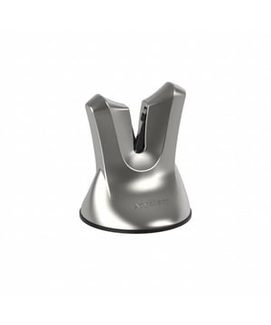 
<h1 class="page-title"><span class="base" data-ui-id="page-title-wrapper">AnySharp Messenslijper Xblade Professional Zilver</span></h1>
<ul>
<li>Eenvoudig te reinigen</li>
<li>Stevige zuignap</li>
<li>Geschikt voor messen met een hoek van 12.5° tot 22.5°.</li>
<li>Milieuvriendelijk</li>
<li>Past zich automatisch aan de hoek en druk van het mes</li>
<li>Werkt op bijna alle messen, inclusief dure hardstalen en gekartelde messen</li>
</ul>
<p data-start="550" data-end="842" data-is-last-node="" data-is-only-node=""><strong>Uitgebreide omschrijving</strong></p>
<p data-start="0" data-end="463">De AnySharp Messenslijper Xblade Professional Zilver is een handige slijper die geschikt is voor bijna alle messen, ook voor hardstalen en gekartelde varianten. Dankzij de stevige zuignap blijft hij stevig op zijn plek tijdens het slijpen, wat zorgt voor extra veiligheid. Het apparaat past zich automatisch aan de hoek en druk van het mes aan, waardoor je zonder moeite een scherp resultaat krijgt. Hij werkt op messen met een slijphoek tussen de 12,5° en 22,5°.</p>
<p data-start="465" data-end="777" data-is-last-node="" data-is-only-node="">Deze messenslijper is bovendien milieuvriendelijk en makkelijk schoon te maken. Daardoor is hij niet alleen goed voor je messen, maar ook een duurzame keuze voor je keuken. Met zijn zilveren afwerking en professionele uitstraling is de Xblade Professional een betrouwbare aanvulling voor iedere keukenliefhebber.</p>