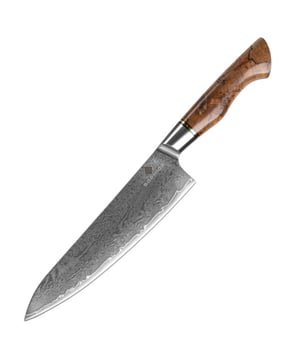 
Ontdek een nieuwe dimensie van culinaire inspiratie met het SOPHIOR Elegance Koksmes, waar vakmanschap en innovatie elkaar ontmoeten.   Uniek 73-laags damaststalen design dat je gasten zal imponeren Vlijmscherpe S35VN poederstalen kern voor moeiteloos snijden Luxe esdoornhouten handvat voor optimale grip en comfort Duurzaam en onderhoudsvriendelijk - een investering voor het leven Perfecte balans voor precisiewerk én krachtige snijbewegingen   Stel je voor: je staat in je keuken, klaar om je creativiteit de vrije loop te laten. In je hand het SOPHIOR Elegance Koksmes, als een verlengstuk van je culinaire visie. Het esdoornhouten handvat voelt vertrouwd aan, alsof het jaren op je heeft gewacht. Met elke snijbeweging ervaar je de harmonie tussen jou en je gereedschap, terwijl het 21 cm lange lemmet moeiteloos door ingrediënten glijdt.   Dit mes is een eerbetoon aan zowel eeuwenoude smeedkunst als moderne innovatie. De 73 lagen damaststaal omarmen een kern van S35VN poederstaal, resulterend in een hardheid van 62 HRC en een slijphoek van 12º. Of je nu fijnhakt, fileert of snippert, dit mes past zich moeiteloos aan jouw kookstijl aan.   Het SOPHIOR Elegance Koksmes is niet alleen functioneel, maar ook een lust voor het oog. Het unieke damascuspatroon maakt elk mes tot een kunstwerk. Bereid je voor op bewonderende blikken en leuke gesprekken tijdens je volgende diner met vrienden.   Met een totale lengte van 35,1 cm en een gewicht van 234 gram biedt dit mes de perfecte balans. Hoewel het wat extra zorg vraagt - handwas in plaats van vaatwasser - beloont het je met jarenlange trouwe dienst. SOPHIOR onderstreept dit vertrouwen met een levenslange garantie op materiaal- en fabricagefouten.   Het SOPHIOR Elegance Koksmes, geleverd in een luxe geschenkdoos, is de perfecte start van je culinaire reis. Of je het nu voor jezelf koopt of cadeau doet aan een gepassioneerde thuiskok, dit mes belooft elke kooksessie te transformeren in een bijzondere ervaring. Laat je inspireren door de mogelijkheden die dit koksmes biedt. Ontdek hoe het juiste gereedschap niet alleen je gerechten verbetert, maar ook je plezier in koken vergroot. Maak vandaag nog de keuze voor kwaliteit en precisie! Kleur: Bruin