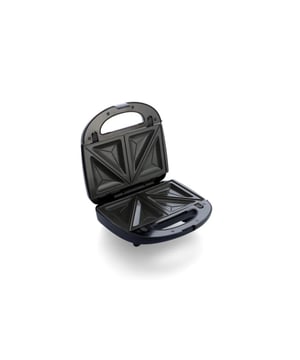 
<h2>BK Connect 3-in-1 Grill Tosti,Wafel en Panini)</h2>
<ul>
<li>Vermogen: 750W</li>
<li>PFAS-vrije tosti-ijzer keramische anti aanbaklaag</li>
<li>3 verwisselbare platen inbegrepen</li>
<li>Spanning: 220-240V~, 50/60Hz</li>
<li>Plaat afmetingen: L 23,2 x B 13,1 cm</li>
<li>Stroomsnoer: 91cm</li>
<li>Vaatwasserbestendige uitneembare platen</li>
<li>Kunststof behuizing</li>
<li>Stroomsnoer opbergfunctie</li>
<li>Vergrendelbaar & makkelijk op te bergen</li>
<li>Antislipvoetjes</li>
<li>Indicatielampjes</li>
</ul>
<p><strong>Uitgebreide omschrijving</strong></p>
<p>Ben jij klaar voor een culinaire revolutie in je keuken? Maak kennis met de BK Connect 3-in-1 Grill, de ultieme alles-in-één oplossing voor jouw snelle en smakelijke maaltijden. Met deze multifunctionele grill in huis, kun je moeiteloos de heerlijkste tosti's, knapperige wafels en verrukkelijke panini's op tafel toveren. En het beste van alles? Dankzij de handige uitneembare platen wordt koken een fluitje van een cent, en schoonmaken is een eitje, want de platen zijn vaatwasserbestendig (handafwas word aangeraden voor optimale levensduur).</p>
<p>Wat maakt de BK Connect 3-in-1 Grill nog meer onweerstaanbaar? Hier zijn enkele highlights:</p>
<p><strong>3-in-1 Functionaliteit</strong>: Deze grill is niet beperkt tot slechts één gerecht. Met drie verwisselbare platen inbegrepen, ben je klaar voor tosti-, wafel- én paniniverwennerij.</p>
<p><strong>PFAS-vrije Keramische Antiaanbaklaag</strong>: Gezond koken is een prioriteit, en daarom hebben we gekozen voor een PFAS-vrije keramische antiaanbaklaag die de smaak van je gerechten behoudt en gemakkelijk schoon te houden is.</p>
<p><strong>Krachtige Prestaties</strong>: Met een vermogen van 750W kan deze grill snel opwarmen en je maaltijden perfect bereiden.</p>
<p><strong>Handig Opbergen</strong>: Het snoeropbergsysteem zorgt voor een opgeruimde keuken en maakt het gemakkelijk om de grill op te bergen wanneer je hem niet gebruikt.</p>
<p><strong>Indicatielampjes</strong>: Dankzij de handige indicatielampjes weet je precies wanneer je grill op temperatuur is en klaar is om te koken.</p>
<p>De BK Connect 3-in-1 Grill is de ideale aanvulling voor elke keuken en maakt van jou een ware culinaire expert. Dus waar wacht je nog op? Haal deze veelzijdige keukenkoning vandaag nog in huis en laat je smaakpapillen morgen nog verwennen!</p>
<p>--faq--</p>
<div>
<h3>Veel gestelde vragen</h3>
<div class="active">
<h4>Komt de BK connect grill met de 3 platen? <i class="fa fa-plus"> </i><i class="fa fa-minus"> </i></h4>
<p>De Bk Connect 3 in 1 grill komt met 3 platen. Dit zijn de: Grillplaat, wafelijzer en het tosti-ijzer.</p>
</div>
<div>
<h4>Is de BK Connect 3 in 1 grill PFAS vrij?<i class="fa fa-plus"> </i><i class="fa fa-minus"> </i></h4>
<p>Ja! De platen zijn allemaal Keramische. Dit betekend dat er geen PFAS in zit verwerkt zoals de meeste grills / tosti-ijzers. Dit maakt de BK Connect 3 in 1 grill DE keuze voor een gezond huis!</p>
</div>
<div>
<h4>Uit hoeveel watt bestaat de grill?<i class="fa fa-plus"> </i><i class="fa fa-minus"> </i></h4>
<p>De BK Connect heeft een wattage van 750W. Daarnaast heeft hij een Spanning van 220-240V~, 50/60Hz</p>
</div>
</div>
<p><