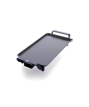 
<h2>BK Connect Bakplaat / Teppanyaki 55 x 26 cm PFAS vrij</h2>
<ul>
<li>Vermogen: 2300W</li>
<li>PFAS-vrije keramische anti aanbaklaag</li>
<li>Groot bakoppervlak (tot 8 personen)</li>
<li>Regelbare thermostaat met 5 standen</li>
<li>Spanning: 230V~, 50/60Hz</li>
<li>Plaat afmetingen: L 46 x B 26 cm</li>
<li>Handige vetafvoer</li>
<li>Stroomsnoer (afneembaar): 91cm</li>
<li>Warmt gelijkmatig op</li>
<li>Makkelijk schoon te maken</li>
<li>Aluminium handgrepen</li>
</ul>
<p><strong>Uitgebreide omschrijving</strong></p>
<p>Ontdek de ultieme BK Connect Bakplaat / Teppanyaki - jouw perfecte partner voor culinair plezier zonder zorgen. Met een indrukwekkend bakoppervlak van 55 x 26 cm en een krachtig vermogen van 2300W, ben je klaar om tot 8 personen te verwennen met heerlijke maaltijden. Maar er is meer aan deze bakplaat dan alleen zijn grootte.</p>
<p>Wat deze bakplaat echt bijzonder maakt, is de PFAS-vrije keramische anti-aanbaklaag. Je kunt nu met een gerust hart koken, wetende dat je geen schadelijke stoffen aan je voedsel toevoegt. De keramische laag zorgt ervoor dat zelfs de meest delicate gerechten moeiteloos van de plaat glijden, zonder dat je veel vet hoeft toe te voegen.</p>
<p>Dankzij de regelbare thermostaat met 5 standen heb je volledige controle over de temperatuur, zodat je kunt grillen, bakken en braden zoals jij dat wilt. De plaat warmt ook gelijkmatig op, wat zorgt voor consistent smakende maaltijden.</p>
<p>De handige vetafvoer zorgt ervoor dat overtollig vet gemakkelijk wegloopt, waardoor je gerechten gezonder worden. En als je klaar bent met koken, is de bakplaat eenvoudig schoon te maken, zodat je meer tijd kunt besteden aan genieten en minder aan opruimen.</p>
<p>Met aluminium handgrepen die koel blijven tijdens het koken, is deze bakplaat niet alleen functioneel, maar ook veilig in gebruik. Het afneembare stroomsnoer van 91 cm geeft je de flexibiliteit om de bakplaat te verplaatsen en op te bergen zoals jij dat wilt.</p>
<p>Laat de BK Connect Bakplaat / Teppanyaki je culinaire avonturen naar een hoger niveau tillen. Of je nu een gezellig diner met vrienden organiseert of gewoon een snelle maaltijd wilt bereiden, deze bakplaat staat voor je klaar. Ga voor gemak, smaak en gezondheid met deze PFAS-vrije bakplaat van BK Connect.</p>
<p>--faq--</p>
<div>
<h3>Veel gestelde vragen</h3>
<div class="active">
<h4>Hoeveel Watt heeft de BK Connect Teppanyaki? <i class="fa fa-plus"> </i><i class="fa fa-minus"> </i></h4>
<p>De BK Connect Bakplaat / Teppanyaki heeft een vermogen van 2300W en een spanning van 230V~, 50/60Hz</p>
</div>
<div>
<h4>Is de BK Connect Teppanyaki PFAS vrij?<i class="fa fa-plus"> </i><i class="fa fa-minus"> </i></h4>
<p>Ja! De Grill platen zijn Keramisch. Dit betekend dat er geen PFAS in zit verwerkt zoals de meeste grills / Teppanyaki. Dit maakt de BK Connect Bakplaat / Teppanyaki DE keuze voor een gezond huis!</p>
</div>
</div>
<p><