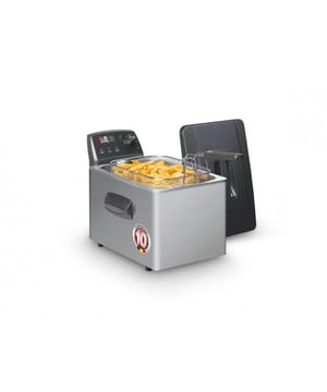 
<p><strong>Korte omschrijving</strong></p>
<ul>
<li>Inhoud: 5 liter</li>
<li>Vermogen: 3000 Watt</li>
<li>Friteuse met koude zone</li>
<li>Friteuse met dubbel verwarmingselement</li>
<li>Tot 50% sneller frituren</li>
<li>Sneller, dus ook energiezuiniger</li>
<li>3-voudige beveiliging tegen oververhitting </li>
<li>Onderdelen zijn vaatwasmachinebestendig</li>
<li>10 jaar garantie</li>
</ul>
<p><strong>Uitgebreide omschrijving</strong></p>
<p>Voor al uw feestjes, of gewoon voor de ‘grote honger‘ of een groot gezin heeft FRITEL de friteuse Turbo SF 4551 ontwikkeld. Met zijn 5 liter inhoud en zijn gigantische mand is dit vernuftig frituurtoestel een onovertroffen unicum. Geniet samen met vrienden of familie van goudgele frietjes en maak er een FRITEL-moment van.Deze FRITEL-friteuse is uitgerust met een dubbel verwarmingselement waardoor je tot 50% sneller kan frituren. De frietjes worden sneller dichtgeschroeid, zijn dus krokanter, minder vet en gezonder! Dit is het ultieme geheim van de echte Belgische friet! Uniek en gepatenteerd, alleen bij FRITEL! Een leuk extraatje is de speciale vetsmeltstand voor vast frituurvet. Klassevolle afwerking met zilver metallic behuizing en antraciet metallic kunststofdeksel.</p>
<p>Fritel, met Smaak bedacht !</p>
<p> </p>
<p><strong>Over Fritel</strong></p>
<p>Fritel heeft kleine friteuses, grote friteuses, ronde, rechthoekige, met antistofdeksel, met filterdeksel, in inox, kunststof, metaal, voor huishoudelijk gebruik, voor professioneel gebruik, enz. Om deze diversiteit goed overzichtelijk te maken, werd het FRITEL assortiment ingedeeld in 4 pijlers namelijk Starter, Family, Chef en Profi. Dit is richting aangevend want uiteindelijk beslist u als consument zelf welk product het meest geschikt is voor u.</p>