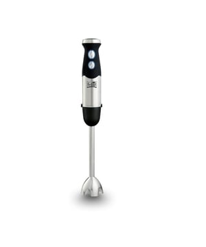 
<p><strong>Korte omschrijving</strong></p>
<ul>
<li>Vermogen: 800 Watt</li>
<li>2 bedieningsknoppen met variabele snelheden</li>
<li>Onderdelen zijn vaatwasmachinebestendig</li>
<li>2 jaar garantie</li>
</ul>
<p><strong>Uitgebreide omschrijving</strong></p>
<p>De staafmixer Fritel staafmixer XXL is dé garantie voor al je perfect gemixte soepen, sauzen en favoriete purees. Dankzij de 25 cm lange staaf is de staafmixer uitermate geschikt voor hoge potten en pannen. Kortom: superhandig, stijlvol en niet te missen in je keuken.</p>
<p> </p>
<p><strong>Over Fritel</strong></p>
<p>Smakelijke gerechtjes maken, een geslaagd eindproduct op tafel toveren, genieten en lachende gezichten, het water in de mond krijgen, samen plezier beleven …Dat is de essentie van FRITEL. Smaak betekent niet alleen lekker, maar ook Mooi en Stijlvol ! Bij al onze ontwikkelingen streven wij naar een design dat zowel praktisch, gebruiksvriendelijk als hedendaags gestyled is waardoor u onze toestellen met fierheid op uw aanrecht kan plaatsen. Met smaak bedacht staat ook voor ontwikkeling en vernieuwing. Fritel beschikt als enige elektrofabrikant in Europa over een eigen in huis ontwikkelingsafdeling. Jarenlange knowhow en expertise hebben dan ook geleid tot veel innovatieve producten, patenten en octrooien. De uitgangspunten zijn topkwaliteit, duurzaamheid, gebruiksvriendelijkheid en liefst ook multifunctionaliteit. Het Fritel assortiment is enorm uitgebreid en is afgestemd op de noden en behoeftes van iedereen. Wij hebben kleine friteuses, grote friteuses, ronde, rechthoekige, met antistofdeksel, met filterdeksel, in inox, kunststof, metaal, voor huishoudelijk gebruik, voor professioneel gebruik, enz. Om deze diversiteit goed overzichtelijk te maken, werd het FRITEL assortiment ingedeeld in 4 pijlers namelijk Starter, Family, Chef en Profi. Dit is richtingaangevend want uiteindelijk beslist u als consument zelf welk product het meest geschikt is voor u.</p>