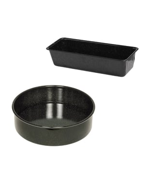 
<h2>RIESS combi set Taartvorm 24cm + Cakeblik 25cm</h2>
<ul>
<li>Verwijderbare bodem in de taartvorm</li>
<li>Emaille bakvorm voor taarten, brood en gebak</li>
<li>Rolrand in het cakeblik</li>
<li>Snij- en krasbestendig</li>
<li>Anti-aanbaklaag</li>
<li>Voorkomt bacteriegroei en is smaakneutraal</li>
<li>Vaatwasmachinebestendig</li>
<li>Geschikt voor in de oven</li>
<li>2 jaar garantie</li>
</ul>
<p><strong>Uitgebreide omschrijving</strong></p>
<p>Sachertorte, Linzer torte, Charlottes, Devil's food cake - al deze en nog veel meer heerlijke desserts kunnen worden gemaakt in de ronde geëmailleerde taartvorm. De verwijderbare bodem van de vorm is eenvoudig in de buitenrand te plaatsen en moet voorzichtig naar boven worden geduwd zodat de taart na het bakken kan worden verwijderd (zie tips hieronder). De ronde, geëmailleerde taartvorm is robuust en gaat lang mee en gemakkelijk schoon te maken. De rand van de taartvorm is gebogen. De ijzeren kern verdeelt de warmte gelijkmatig voor uitzonderlijke bakresultaten. Het blik zelf is ook heel gemakkelijk schoon te maken dankzij het niet-poreuze, gladde oppervlak. Emaille is gemaakt van ijzer dat bij hoge temperaturen met glas is versmolten, daarom is het gemaakt van natuurlijke grondstoffen. Dankzij de ijzeren kern wordt de warmte snel afgevoerd en vervolgens vastgehouden. Dit zorgt voor duurzaam, energiezuinig koken. Het poriënvrije, gladde glazen oppervlak garandeert perfecte hygiëne, want het is smaakneutraal, voorkomt bacteriegroei en is gemakkelijk schoon te maken. Als geëmailleerd kookgerei op de juiste manier wordt gebruikt en verzorgd, kan het jarenlang kookplezier bieden en het karakteristieke glanzende uiterlijk behouden.</p>
<p> </p>
<p>Tips:</p>
<p>Zorg ervoor dat je de geëmailleerde bakvorm goed invet en bestrooit of bestrooit voordat je het taartmengsel toevoegt. Dit zorgt ervoor dat de taart niet gaat plakken en gemakkelijk uit de vorm kan worden gehaald.</p>
<p>Om de taart uit de vorm te halen, plaatst u de vorm op een halfhoge bak (kleiner dan de diameter van de vorm) en trekt u de zijkanten van de vorm voorzichtig naar beneden nadat u de taart met een paletmes van de zijkanten hebt losgemaakt.</p>